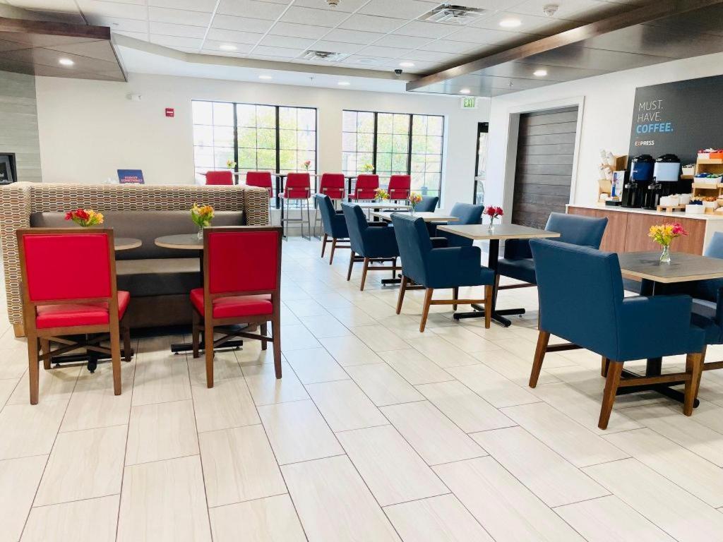 Holiday Inn Express Hotel & Suites Grand Island By Ihg Екстер'єр фото